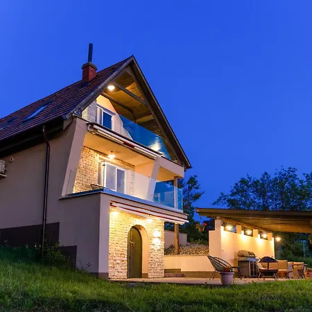 Nyaraló Kicikla Fire & Wine *